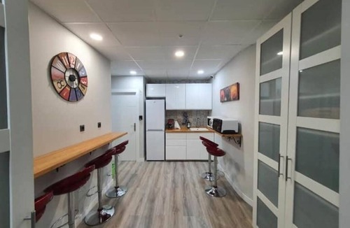 Uribarri Hotel | Room with Private Bathroom in front of Guggenheim. Riverview. Optional Parking