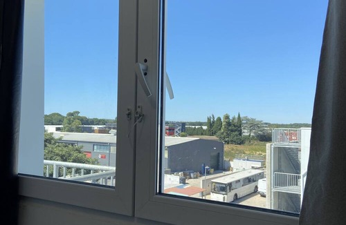Mudaison Apartment | Room with Shared Terrace and Wi-Fi, 10 Minutes from the Sea