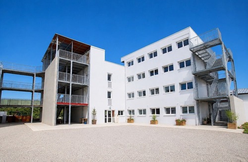 Mudaison Apartment | Room with Shared Terrace and Wi-Fi, 10 Minutes from the Sea
