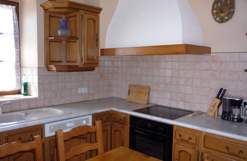 Lacroix-Barrez Cottage | Rural gite with private heated pool, trout fishing, boules court.