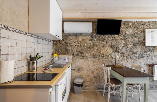 Sant Joan les Fonts House | Rural house for 2 people, air conditioning and private garden