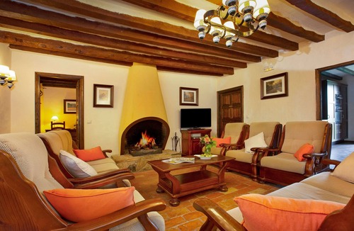 Les Llosses House | Rural house for rent with private pool for 22 people 100km from Barcelona