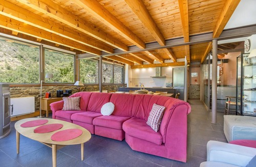Tavascan House | Rural House 'Guillem Completa' with Lake Views, Wi-Fi, and Air Conditioning
