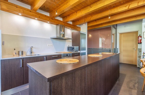 Tavascan House | Rural House 'Guillem Completa' with Lake Views, Wi-Fi, and Air Conditioning