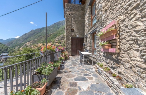 Tavascan House | Rural House 'Guillem Completa' with Lake Views, Wi-Fi, and Air Conditioning