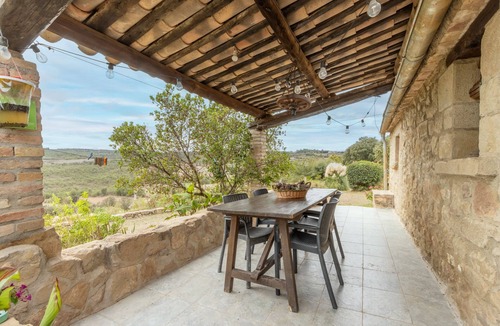Gargalla House | Rural House 'La Caseta De Sant Grau' with Mountain Views, Shared Pool and Wi-Fi