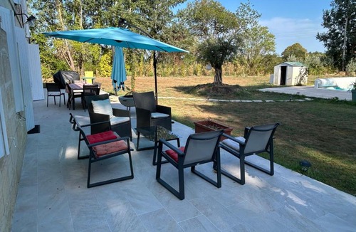 Saint-Vivien-de-Blaye Bed & Breakfast | Sérénité
