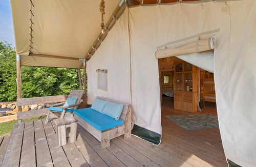 Jayac RV Rental | Safarilodgetent Prestige with Airco, Shared Pool, Private Terrace and Wi-Fi