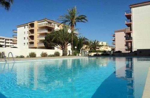 Sainte-Maxime Apartment | Sainte-Maxime, Apt 2 pièces avec piscine, terrasse, parking privé, proche plage et commerces - FR-1-226-487