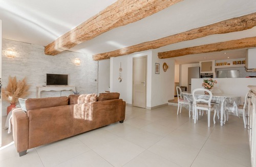 Sainte-Maxime House | Sainte-Maxime House: Private Terrace, Wi-Fi, and Air Conditioning