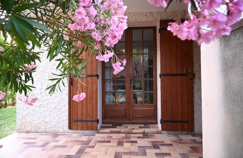 Monteux Apartment | SAKURA, Paisible et confortable appartement à la campagne