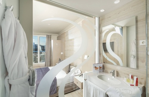 El Parc i la Llacuna del Poblenou Hotel | Sallés Hotel Pere IV