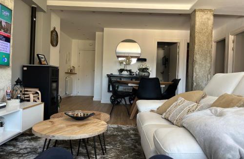 Jaca Apartment | San Bernardo Apartamento de lujo con ascensor, Wifi y vistas a Collarada