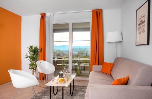 Mougins Hotel | Scenic Riviera Gateway! Spacious Room w/Kitchen and Living Space