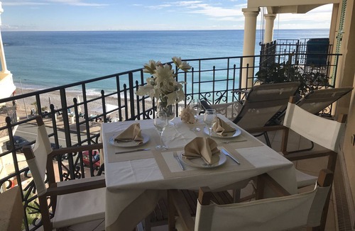 Old Town Apartment | SEA FLAVOR - 2BDR TERRACE SEA FRONT WIFI AIR COND 2 SMART TV