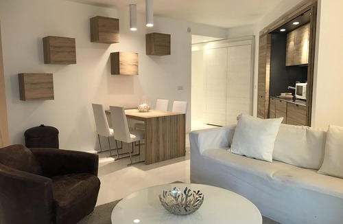Old Town Apartment | SEA FLAVOR - 2BDR TERRACE SEA FRONT WIFI AIR COND 2 SMART TV
