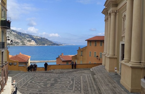 Menton Apartment | Seafront apartment with rooftop pool