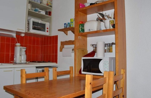 Plage d'Argeles Apartment | Seaside 2BR/1BA Apt with Balcony, Sleeps 6 - Near Beach, Elevator, Prime Location!