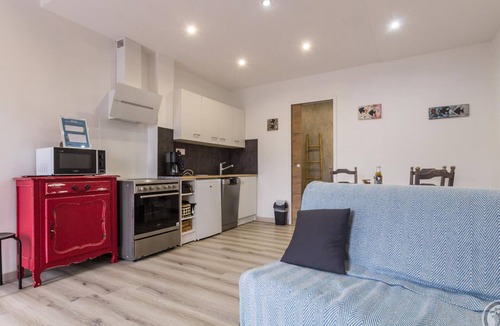 Saint-Marcouf Cottage | Seaside house in Saint-Marcouf with balcony, internet and parking