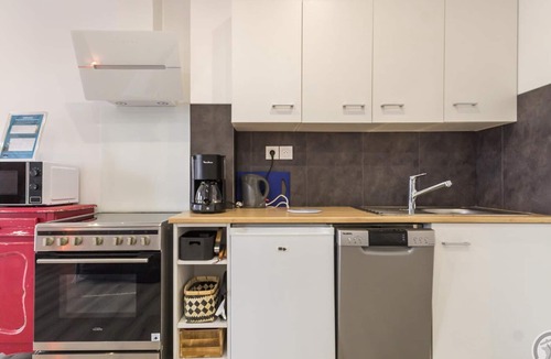 Saint-Marcouf Cottage | Seaside house in Saint-Marcouf with balcony, internet and parking