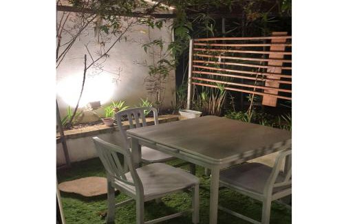 Valergues Apartment | Secret Garden - Chez Gilles et Tra Maison d hôte Climatisée type T2 très cosy , dans cadre agréable et zen