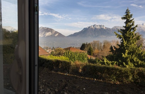Cessenaz Apartment | Semnoz Apartment - Lake view in Sévrier