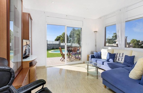 Lloret Blau Villa | Serene Villa with Pool and Outdoor Dining