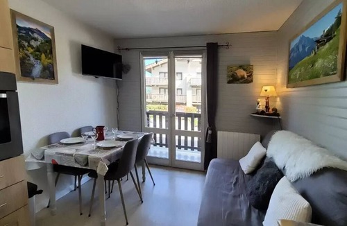 Aussois Apartment | SET016M Studio with private bathroom for 2–3 people, featuring a large terrace and a beautiful mountain view