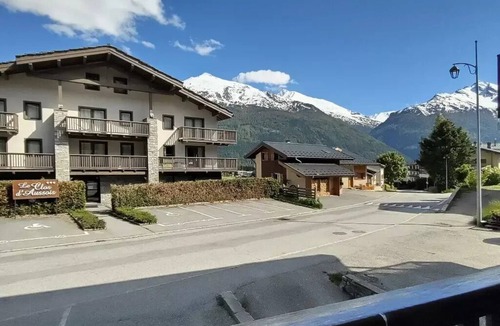 Aussois Apartment | SET016M Studio with private bathroom for 2–3 people, featuring a large terrace and a beautiful mountain view