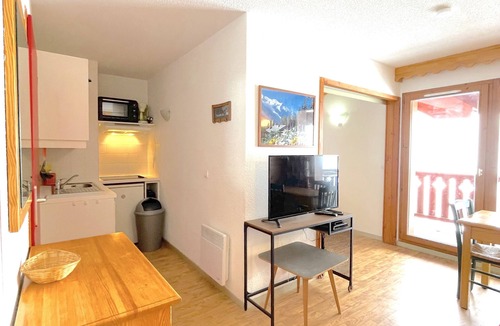 Saint-Francois-Longchamp Apartment | SFL2 4/6 Pers WIFI apartment at the foot of the slopes