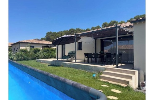 Bollene House | Single-family home with a pool