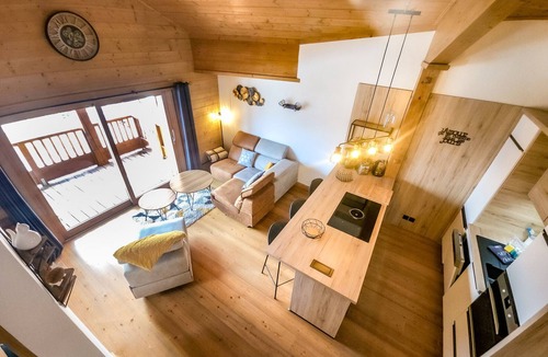 Saint-Martin-de-Belleville Apartment | Ski-in/Ski-out Apt for 6 with South-West Terrace, Parking, and WiFi in St. Martin de Belleville
