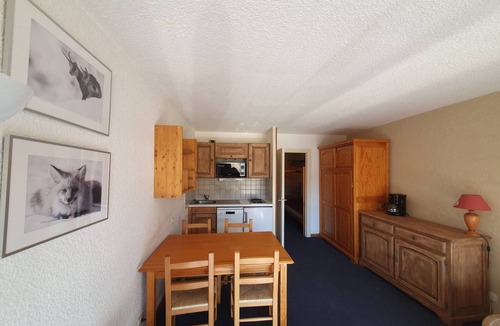 Mont-de-Lans House | Ski-In Convenience with Comfort