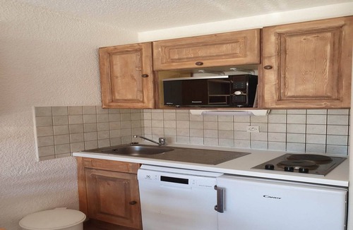 Mont-de-Lans House | Ski-In Convenience with Comfort