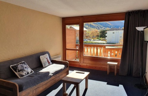 Mont-de-Lans House | Ski-In Convenience with Comfort