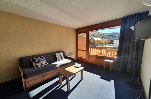 Mont-de-Lans House | Ski-In Convenience with Comfort
