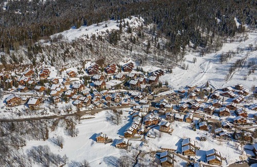 Meribel Village Apartment | Ski-in Duplex with pool and pets allowed