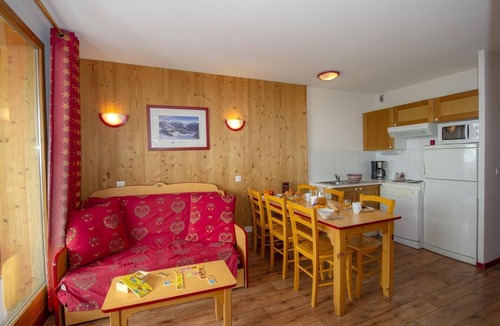 Montgellafrey Apartment | Ski-in/ski-out & foot of the slopes, swimming pool, sauna, terrace, balcony, parking, tv, 30-35m²