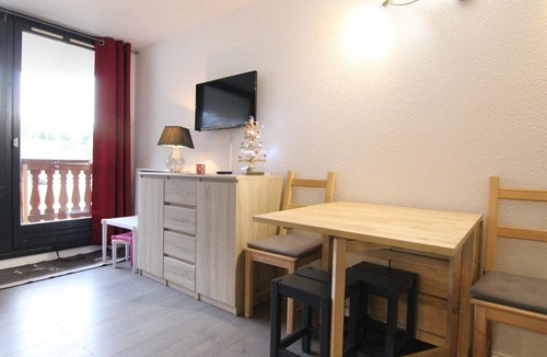 Bergers Apartment | Ski-in/Ski-out 1BR Apartment for 5 in Alpe d'Huez, Pets Welcome, Balcony, Near Shops