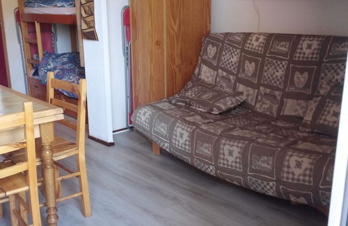 Mont-de-Lans Apartment | Ski in/ski out apartment in a quiet area