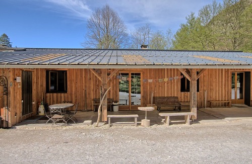 Bagneres-de-Luchon House | Skioura Holiday Home, Group Accommodation