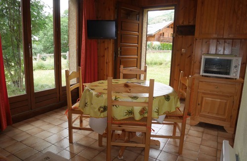 Chantemerle Apartment | Small duplex chalet with garden