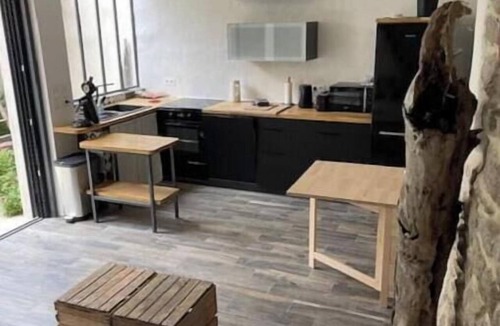 Cassagnes House | Small house with a patio and a rooftop terrace