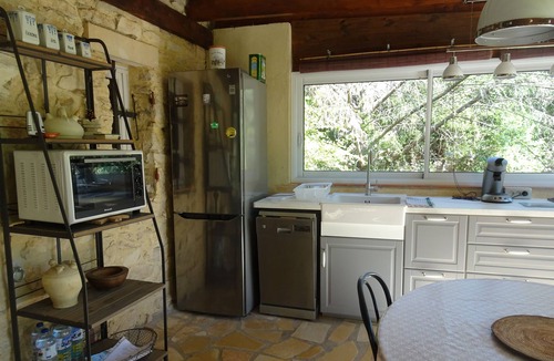 Pernes-les-Fontaines Ski Chalet | Small Provencal mazet with private pool. Ideal for nature lovers.