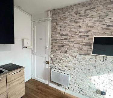 Champs-Elysees Apartment | Small studio 6th floor -no lift