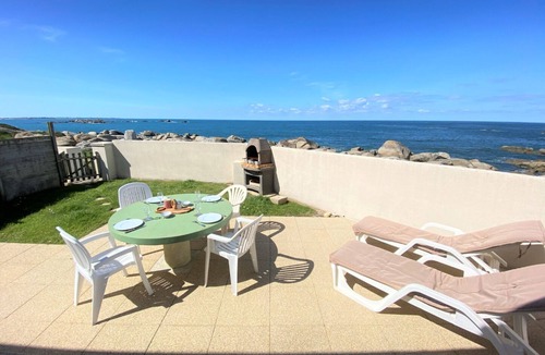 Plouescat House | Small two-bedroom house with sea view
