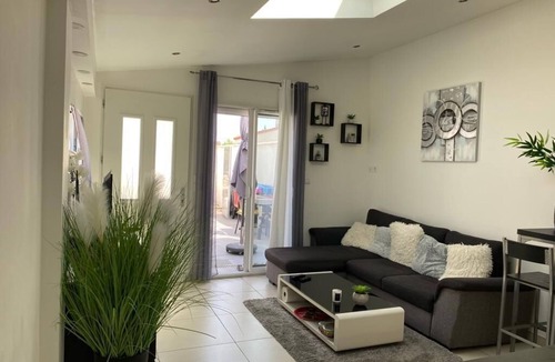 Villetelle Apartment | Snug little hideaway