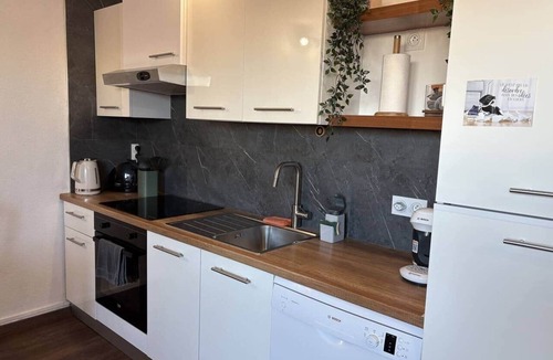 Ferney-Voltaire Apartment | Soundproof Studio | Airport (10min) & UN (20min)