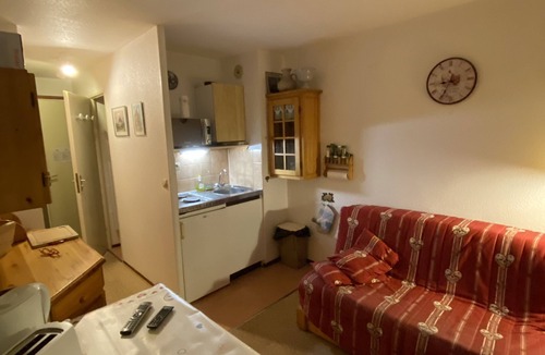 Manigod Apartment | South-facing mountain-view apartment with ski-in, ski-out convenience