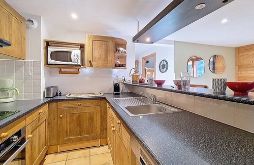 Saint-Martin-de-Belleville Apartment | Spacious apartment for 10, balcony, parking, near slopes